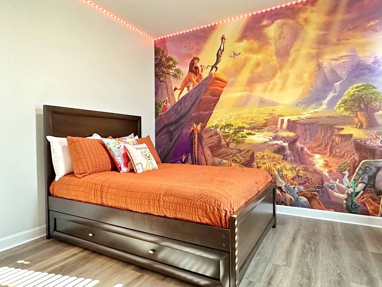 Casa Mickey y Toy Story en ChampionsGate con Sala de Cine — quarto temático