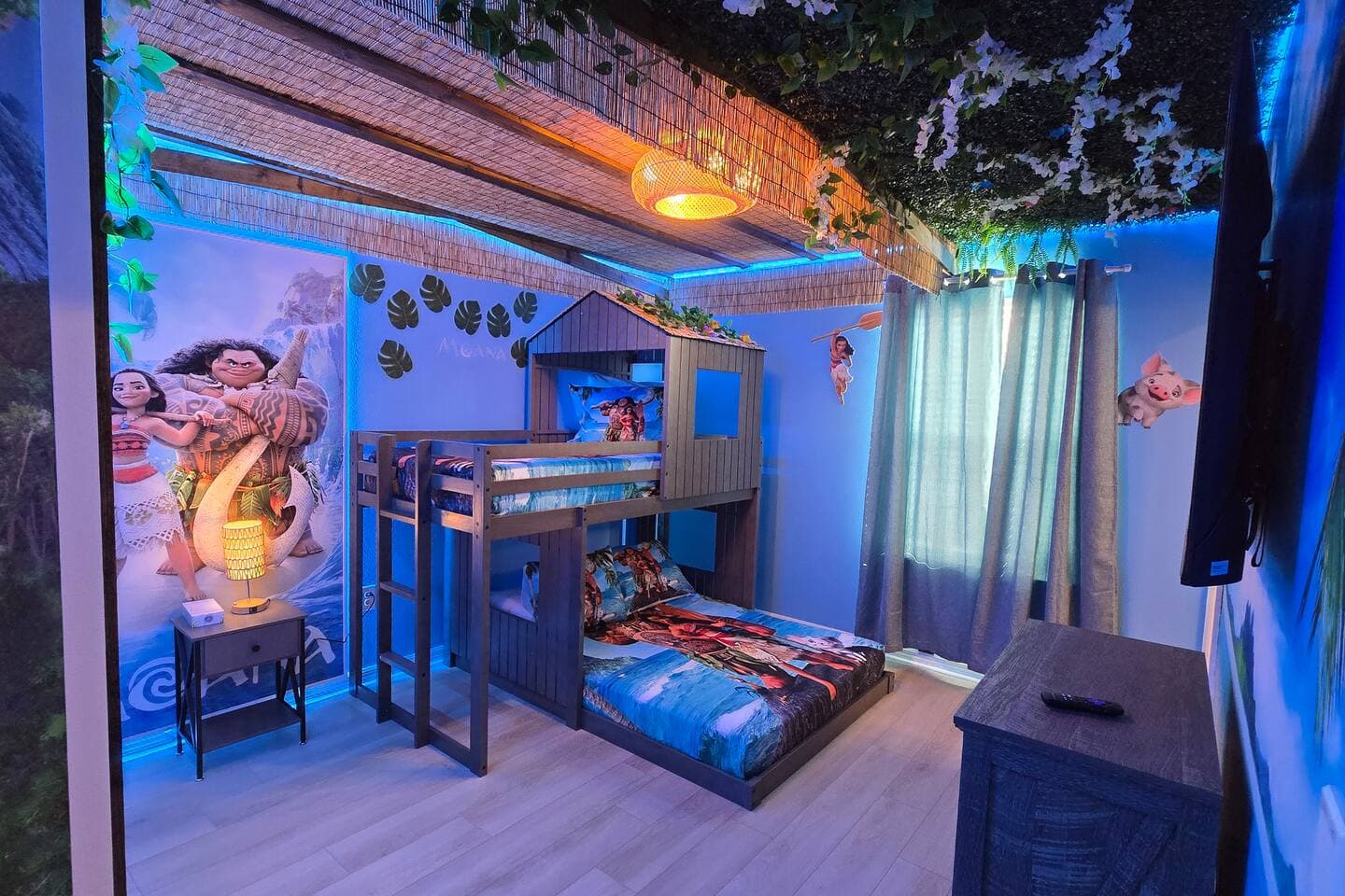 Windsor Cay Mickey & Moana Retreat — themed room
